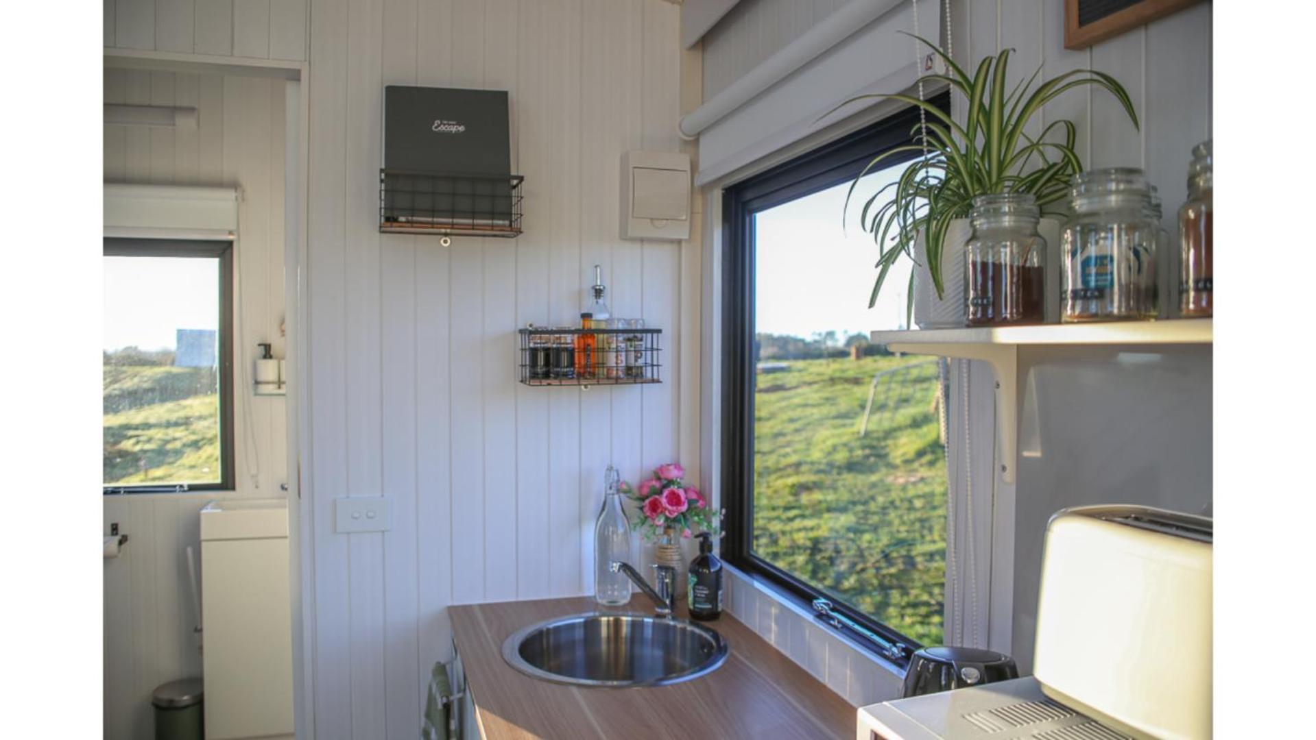 Taranaki Creekside Kea By Tiny Away Villa สแตรทฟอร์ด ภายนอก รูปภาพ