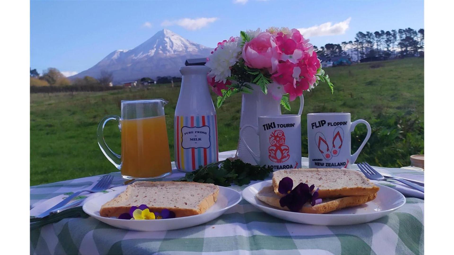 Taranaki Creekside Kea By Tiny Away Villa สแตรทฟอร์ด ภายนอก รูปภาพ