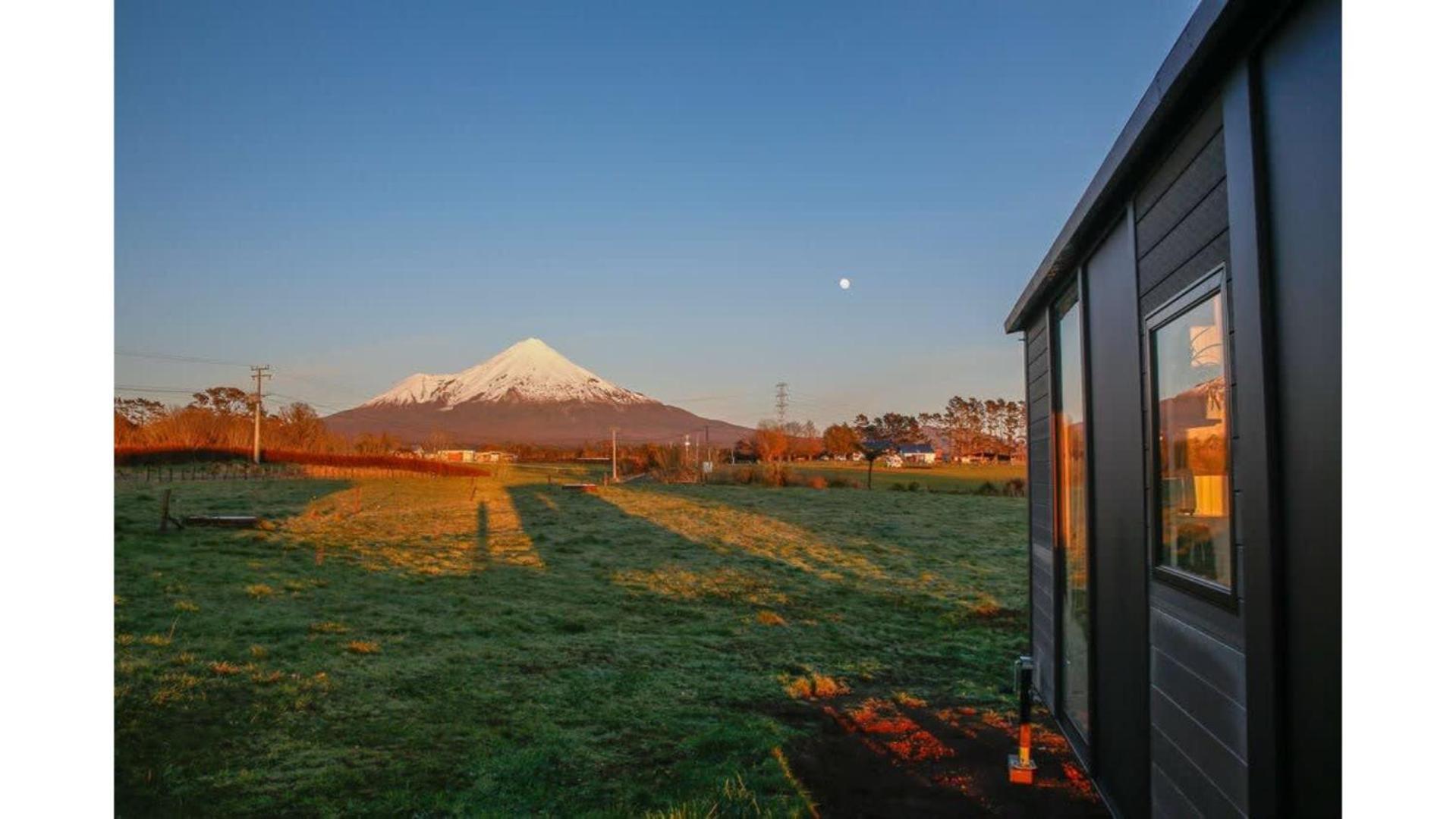 Taranaki Creekside Kea By Tiny Away Villa สแตรทฟอร์ด ภายนอก รูปภาพ